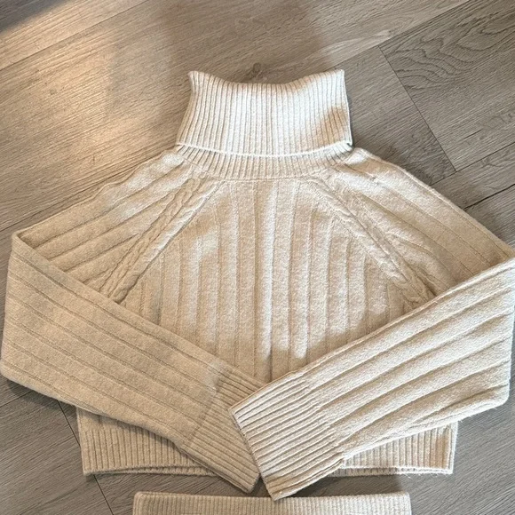 Chic Cream Ribbed Knit Skirt Set - Picture 4 of 7